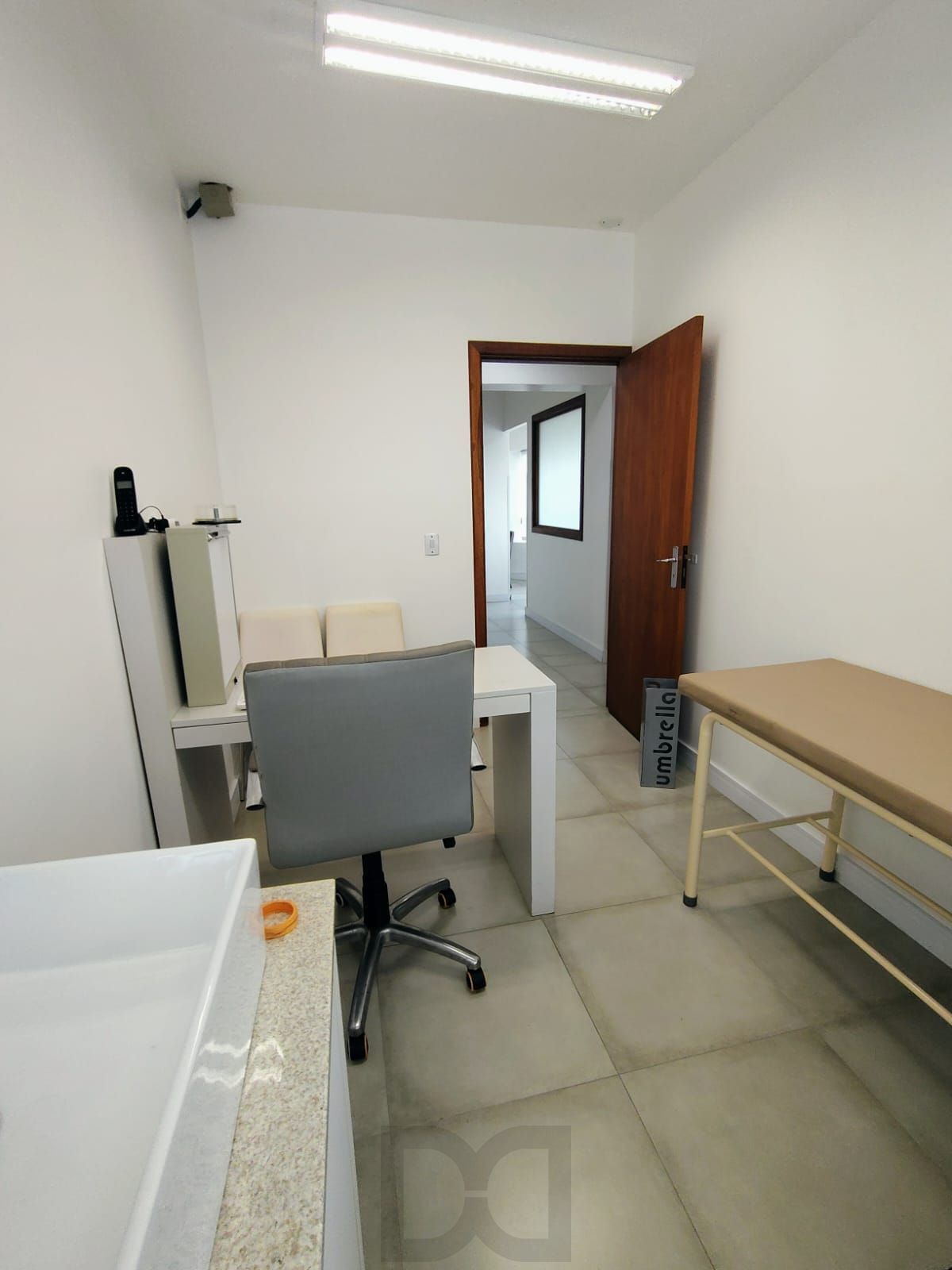 Sala ampla pois é ligada a outra ao lado do Colégio Santa Inês perto do Zaffari. — foto 13