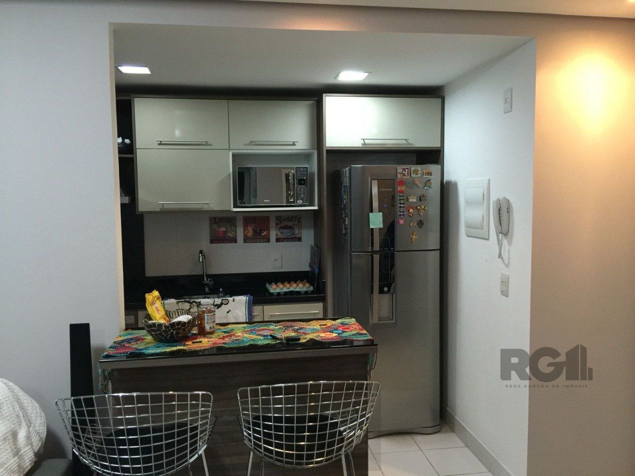 Apartamento 3 dormitórios, sendo 1 suíte, 66 m² de área privativa e 1 vaga(s) de garagem. Localizado na Rua/Av. Dom Claudio Jose Goncalves Ponce De Leao, no bairro Vila Ipiranga em Porto Alegre. — foto 5