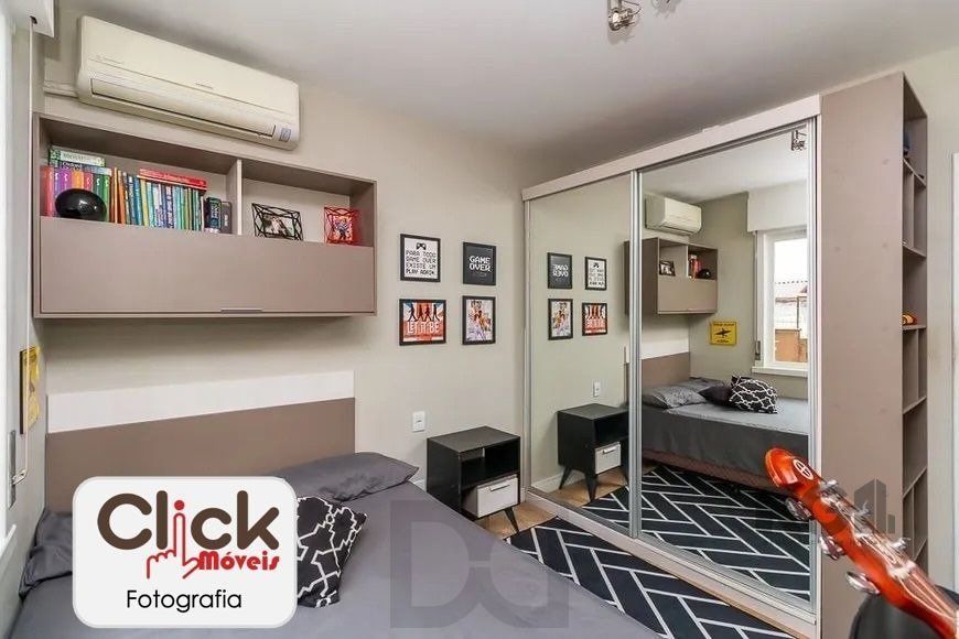 Apartamento 4 dormitórios, sendo 1 suíte, 193 m² de área privativa e 2 vaga(s) de garagem. Localizado na Rua/Av. Carlos Gomes, no bairro Auxiliadora em Porto Alegre. — foto 18