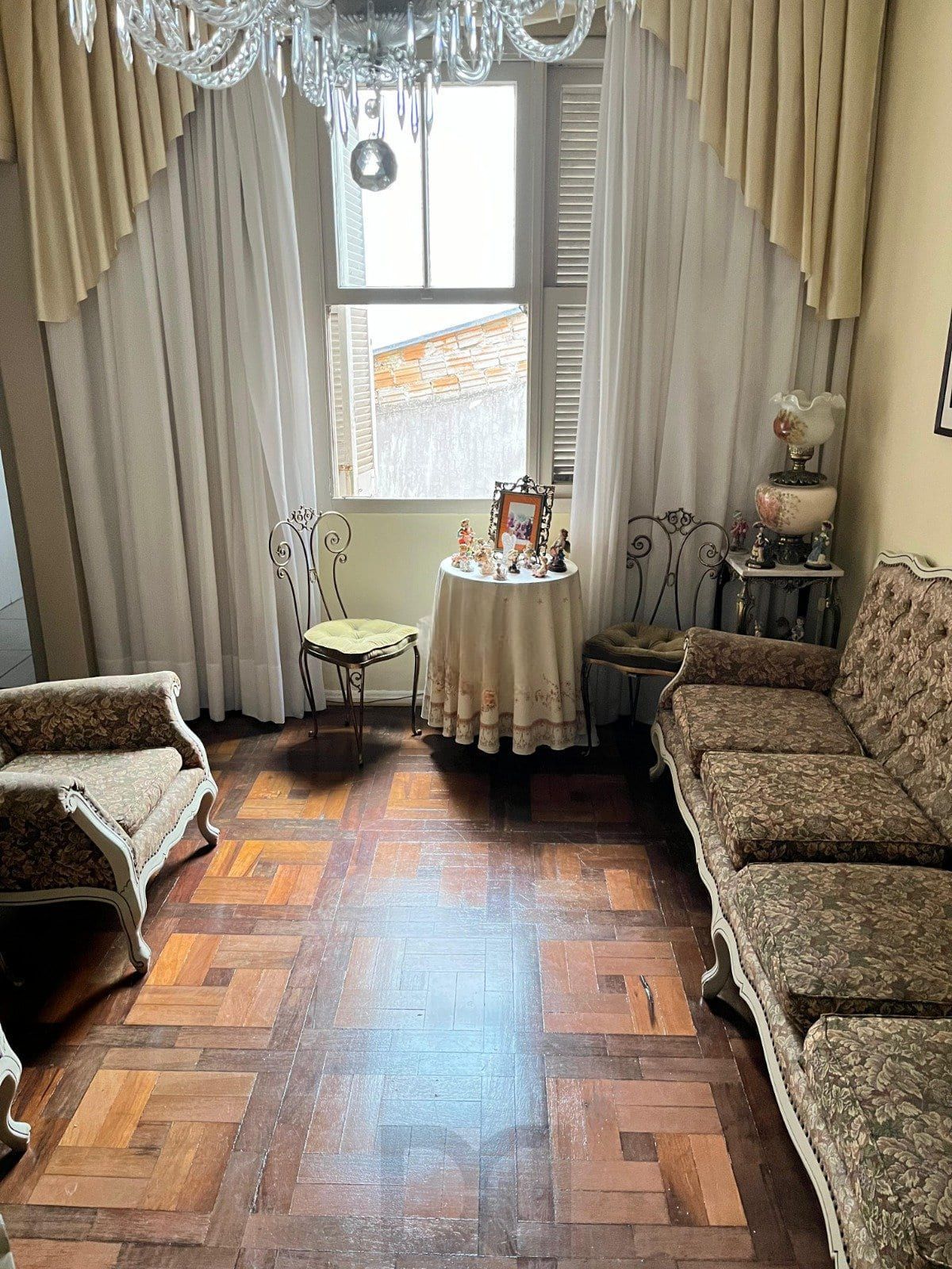 Apartamento de 2 quartos e 2 banheiros no bairro Menino Deus em Porto Alegre — foto 2