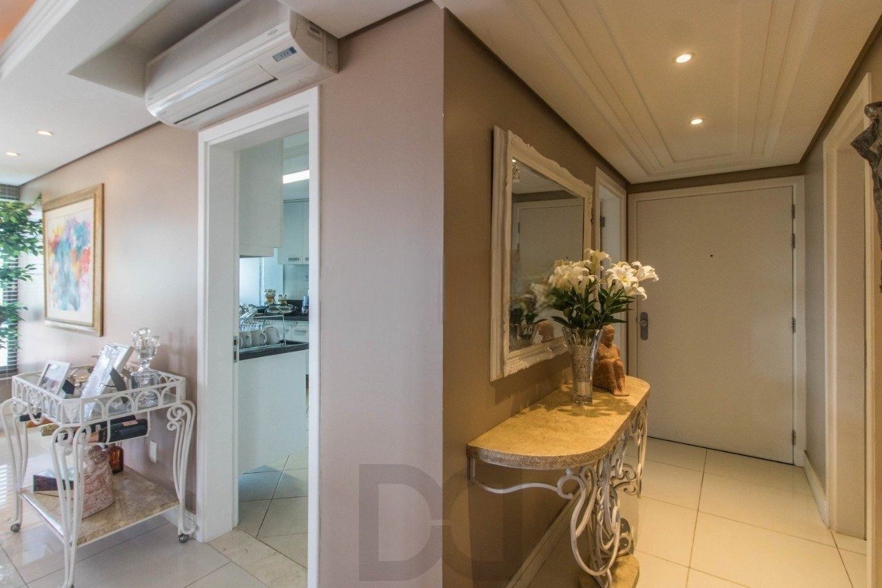 Apartamento com 3 suítes e 3 vagas de garagem no bairro Rio Branco em POA/RS — foto 29
