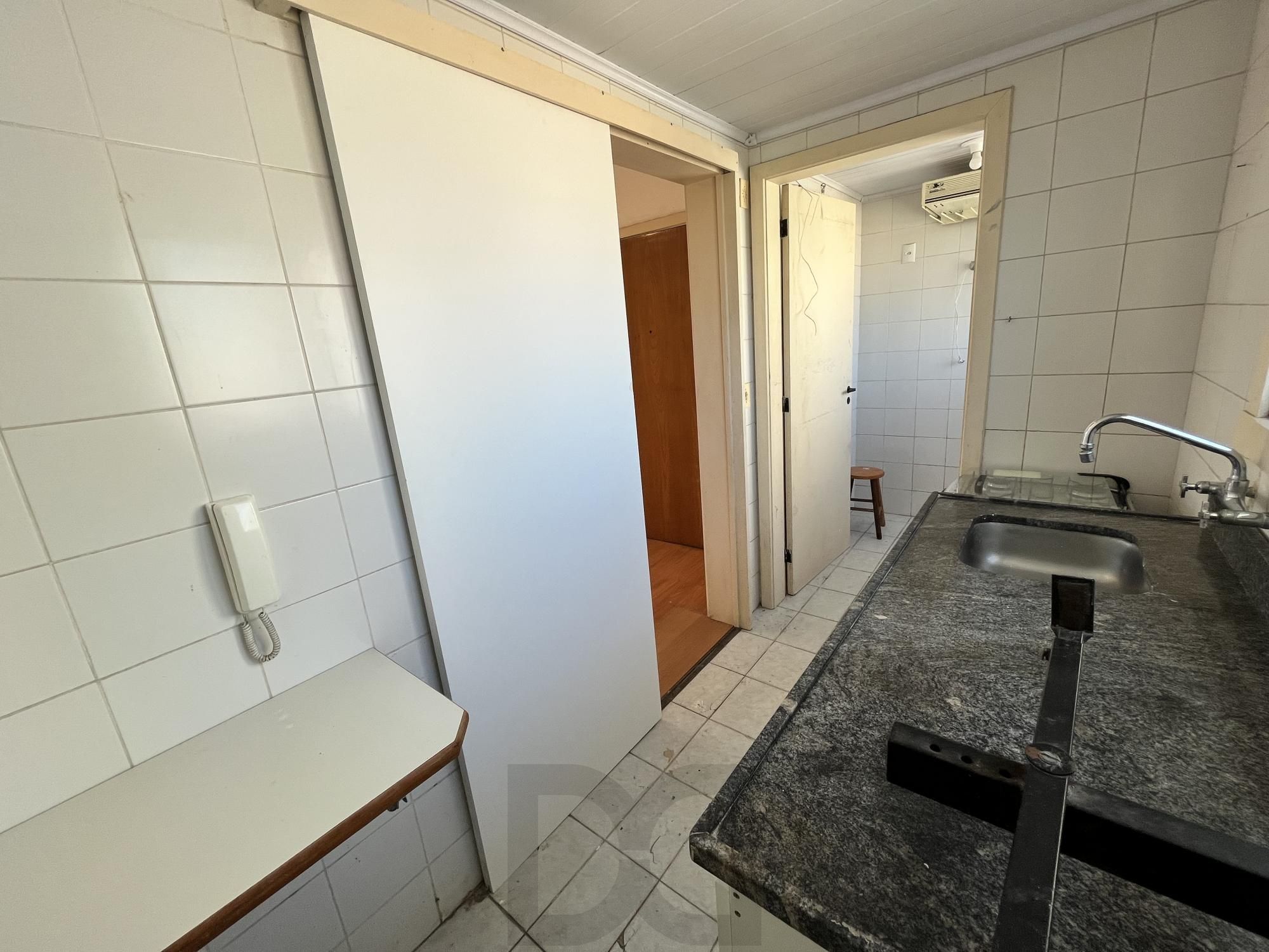 Apartamento de 2 quartos, sacada com churrasqueira e 1 vaga de garagem POA — foto 28