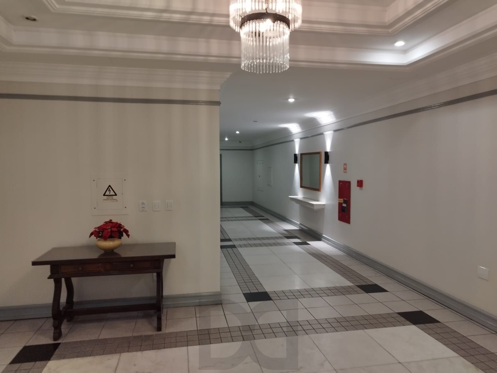 Apartamento 2 Dormitórios, 1 vaga Dupla de Garagem, Bairro Independência, Porto Alegre-RS — foto 4