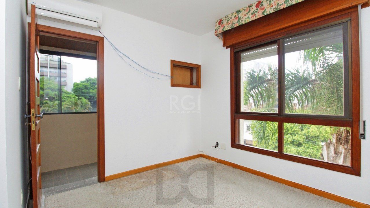 Apartamento de dois dormitórios e uma vaga de garagem na Rua Marcelo Gama, bairro Auxiliadora em Porto Alegre. — foto 26