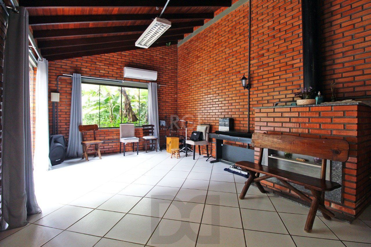 Casa para Venda - 464.5m², 3 dormitórios, sendo 1 suites, 3 vagas - Petrópolis — foto 9