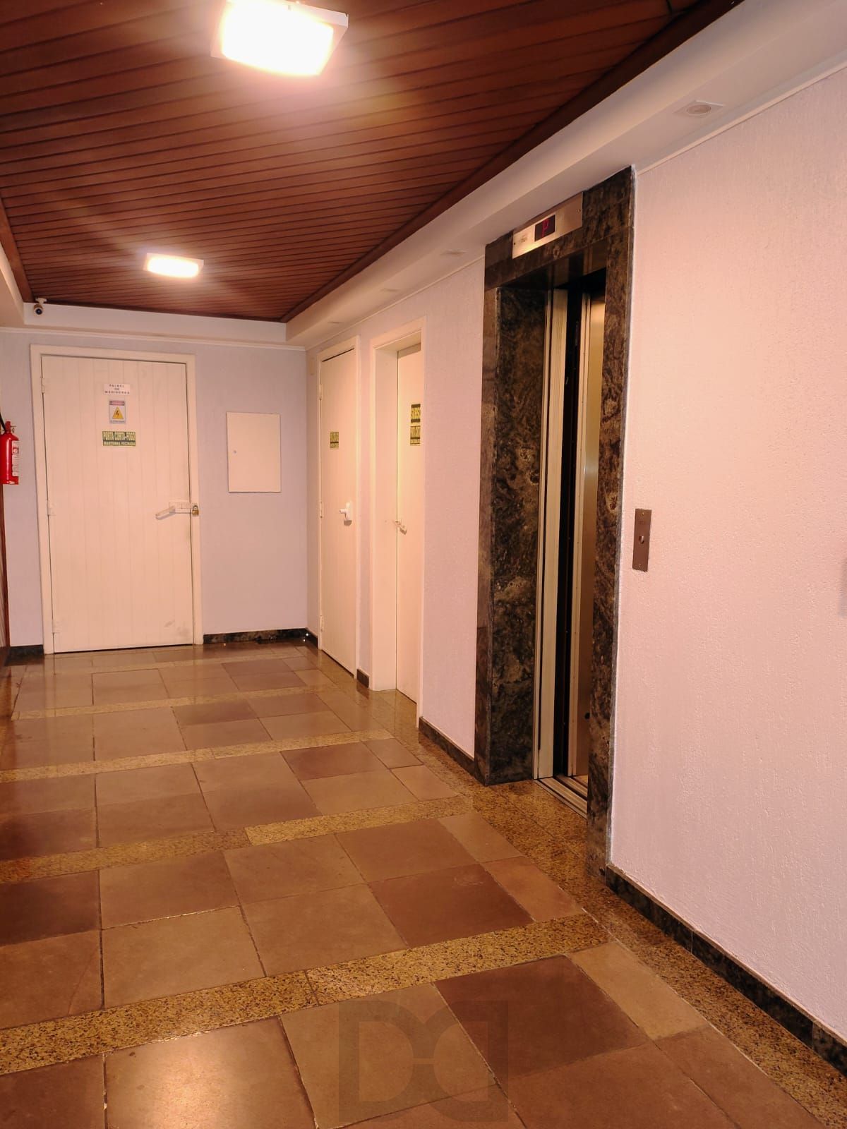 Sala ampla pois é ligada a outra ao lado do Colégio Santa Inês perto do Zaffari. — foto 2