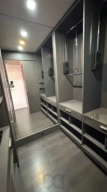Apartamento 2 dormitórios, sendo 1 suíte, 77 m² de área privativa e 2 vaga(s) de garagem. Localizado na Rua Mario Antunes da Cunha, no bairro Petrópolis em Porto Alegre. — foto 34