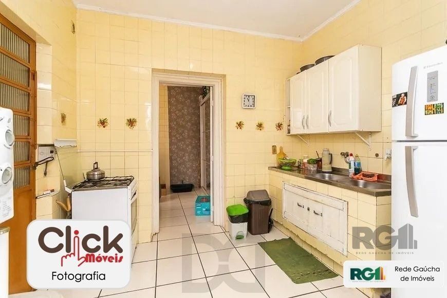 Casa 3 dormitórios, 123,8 m² de área privativa e 2 vaga(s) de garagem. Localizado na Rua/Av. Andaraí, no bairro Passo D Areia em Porto Alegre. — foto 13