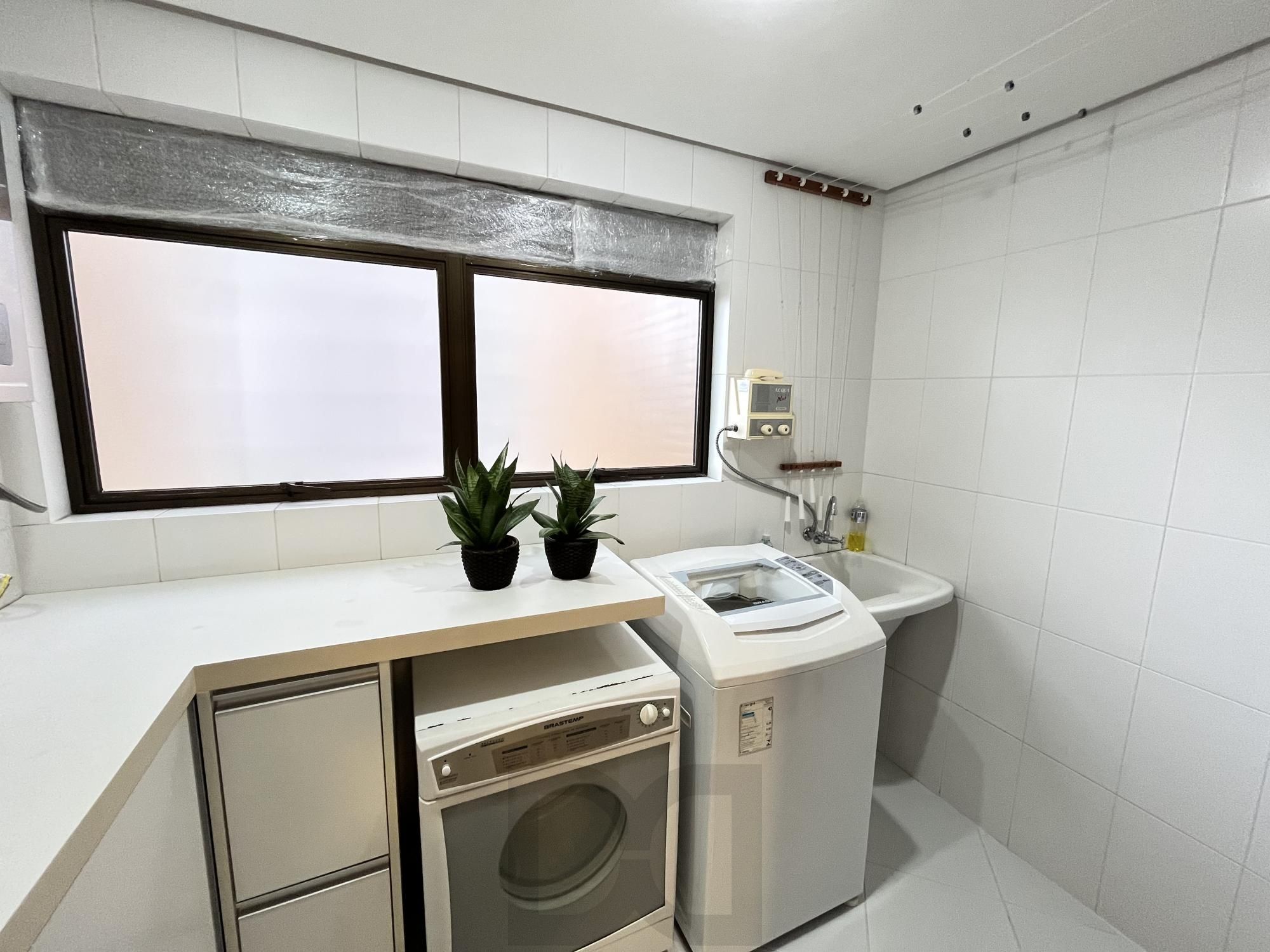 Apartamento de 3 quartos, suíte e 4 vagas de garagem no bairro Rio Branco em POA — foto 19