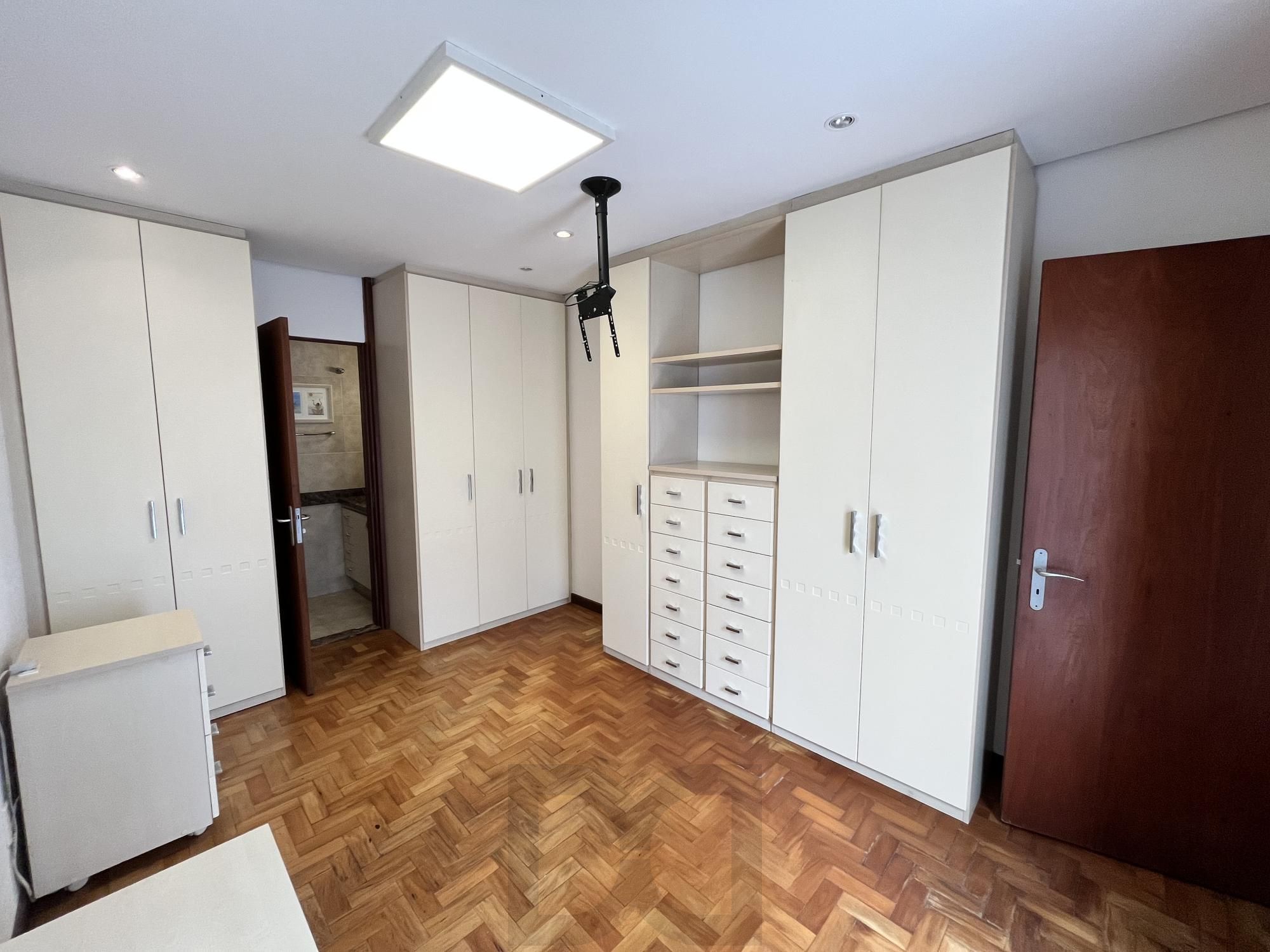 Casa para Venda - 160m², 3 dormitórios, sendo 1 suites, Jardim Botânico — foto 24