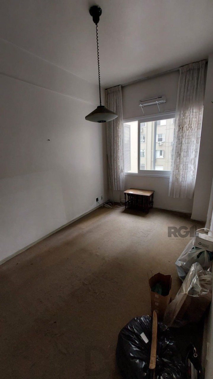 Apartamento no Centro de 2 dormitórios reformado — foto 18