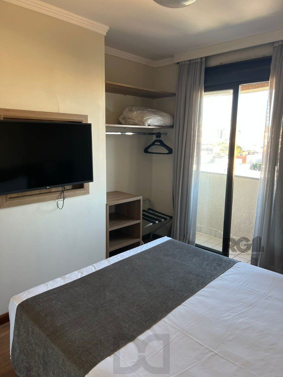 Flat semimobiliado, uma vaga, no bairro Praia de Belas em Porto Alegre — foto 6