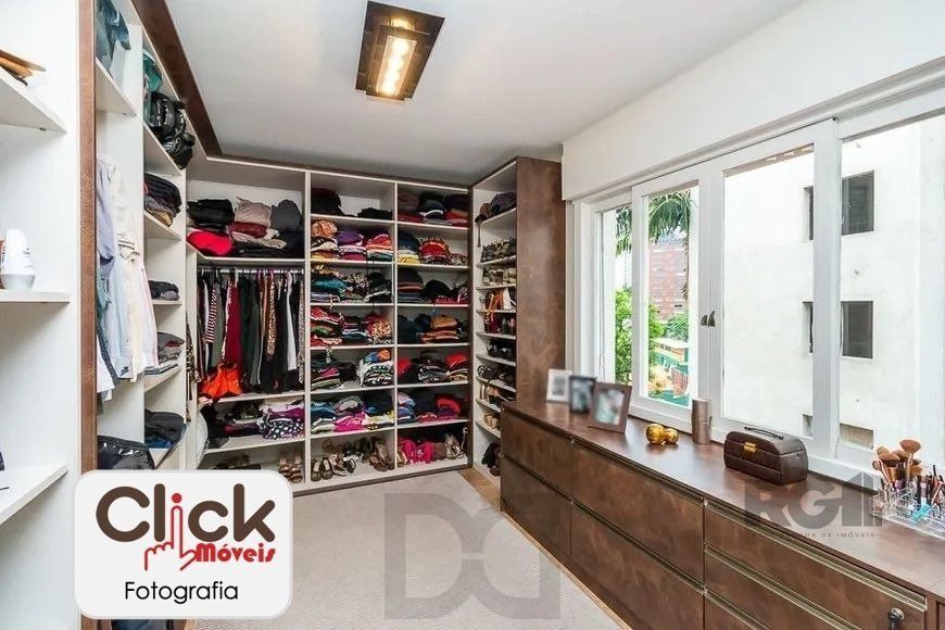 Apartamento 4 dormitórios, sendo 1 suíte, 193 m² de área privativa e 2 vaga(s) de garagem. Localizado na Rua/Av. Carlos Gomes, no bairro Auxiliadora em Porto Alegre. — foto 21
