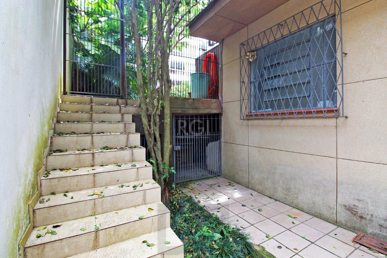 Casa para Venda - 464.5m², 3 dormitórios, sendo 1 suites, 3 vagas - Petrópolis — foto 30