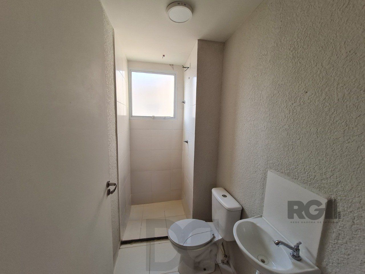 Apartamento de dois dormitórios e uma vaga de garagem no bairro Mario Quintana em Porto Alegre. — foto 11