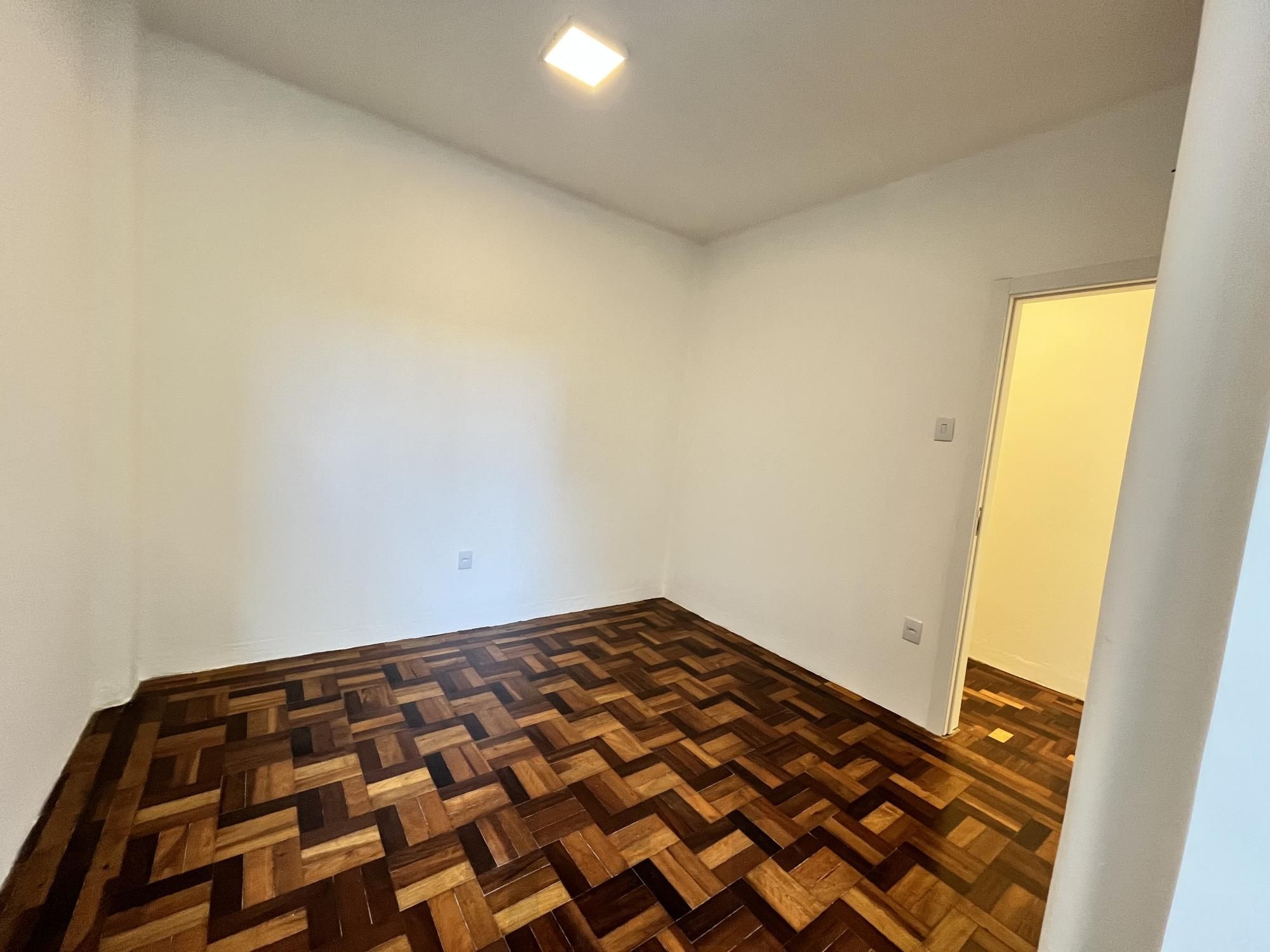 Apartamento reformado de 2 quartos no bairro Moinhos de Vento em POA — foto 19
