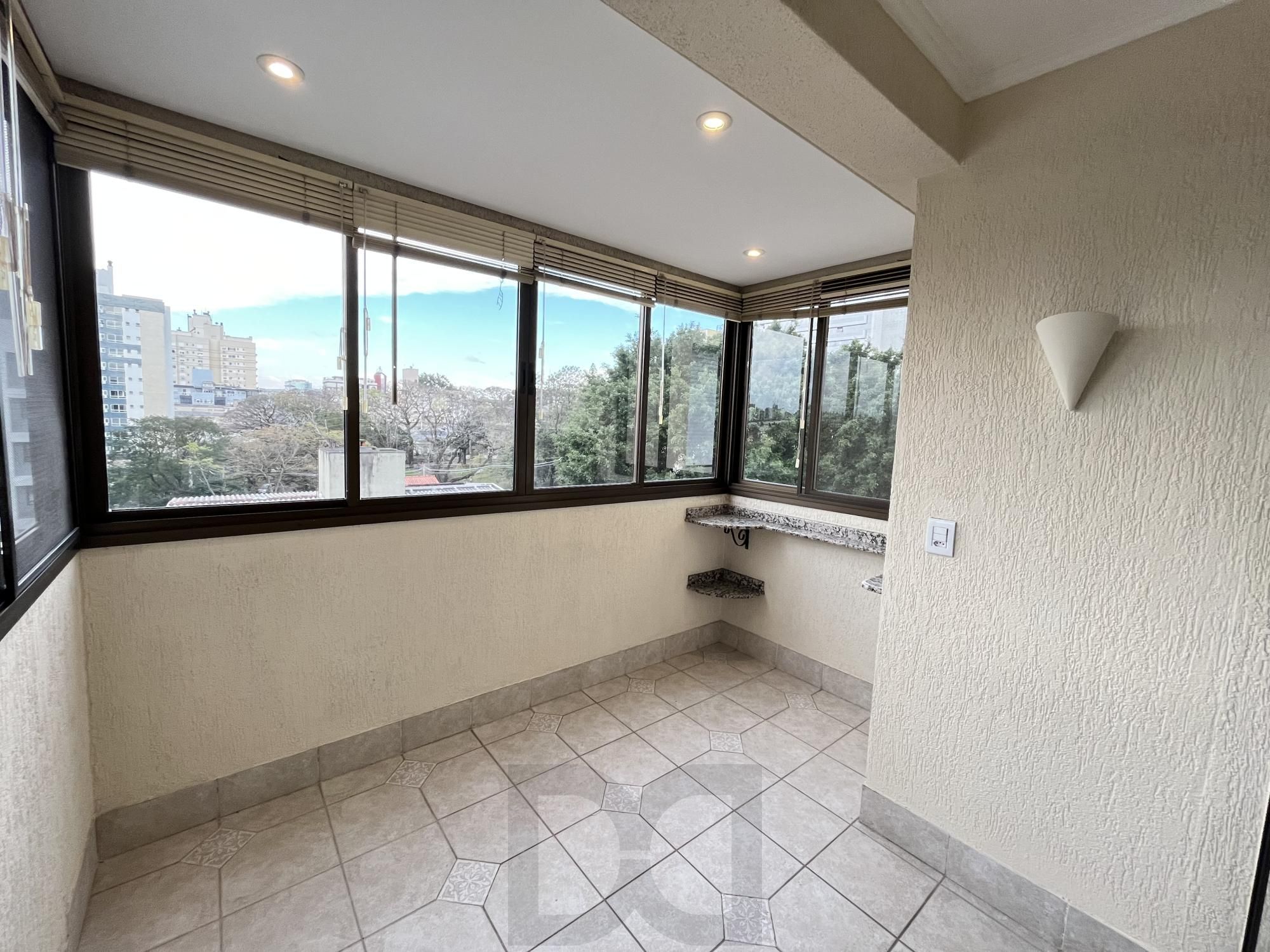 Apartamento de 3 quartos, suíte e 2 vagas de garagem no bairro Passo da Areia — foto 5