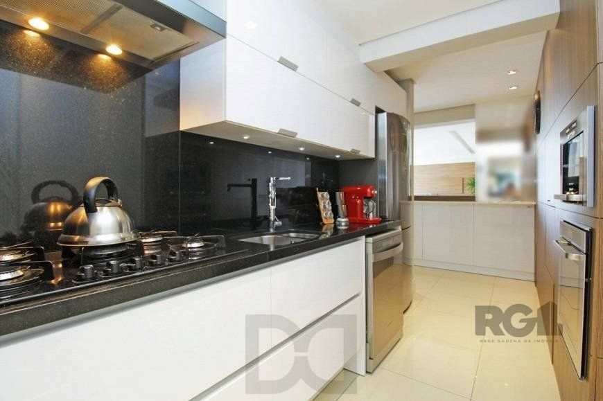 EXCELENTE OPORTUNIDADE! 120m2, 2 VAGAS, ANDAR ALTÍSSIMO COM VISTA PARA AEROPORTO! Apartamento 3 dormitórios (sendo 1 suíte) — foto 7