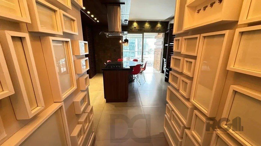 Apartamento 2 dormitórios, sendo 1 suíte, 77 m² de área privativa e 2 vaga(s) de garagem. Localizado na Rua Mario Antunes da Cunha, no bairro Petrópolis em Porto Alegre. — foto 16
