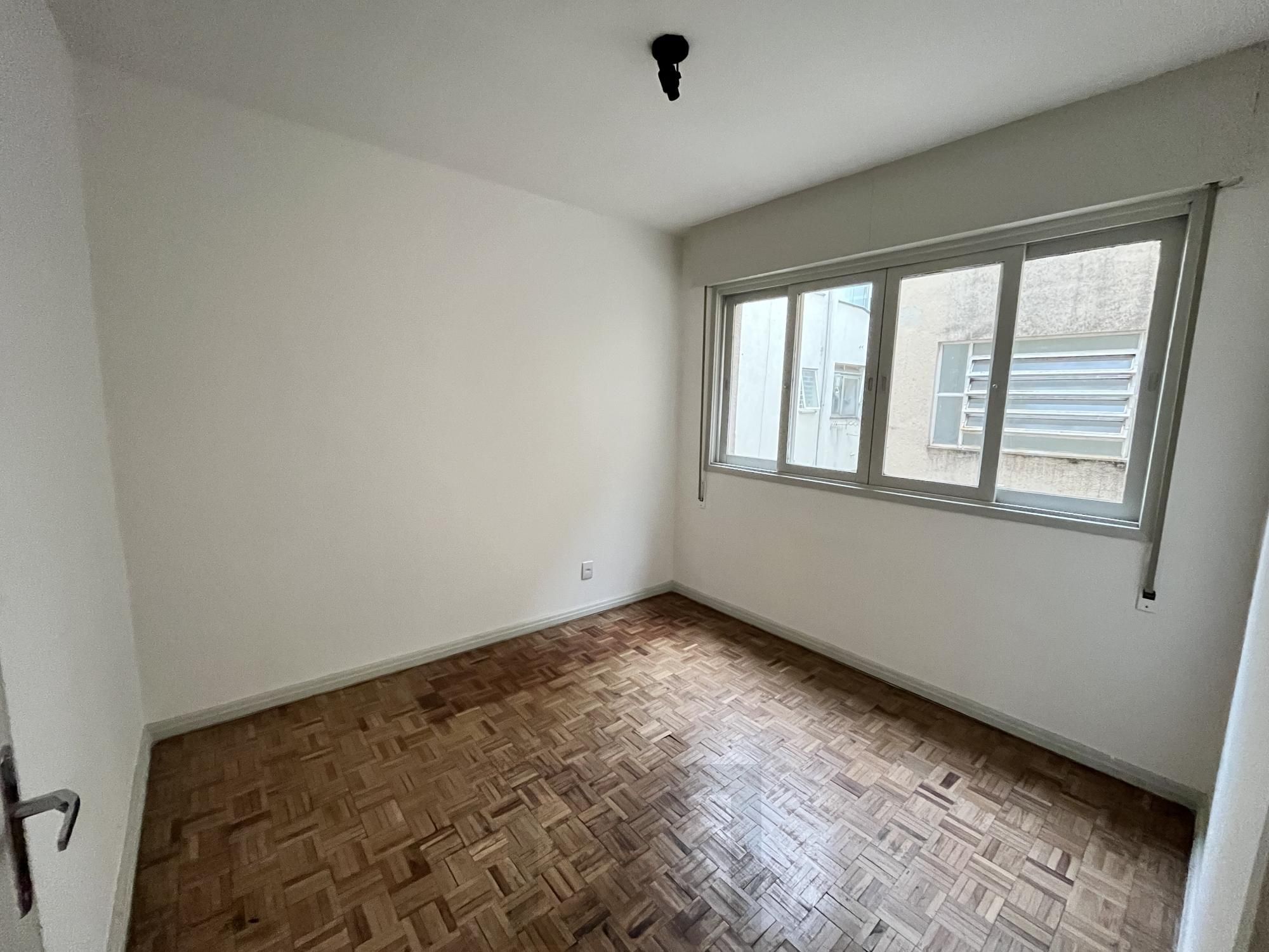 Apartamento de 3 dormitórios, 2 banheiros, dependência empregada,1 Vaga Garagem — foto 12