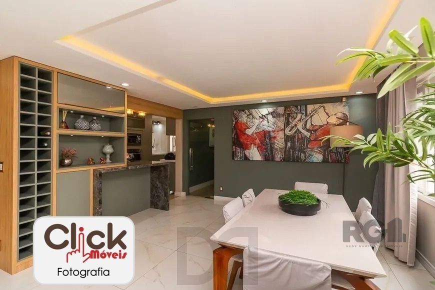 Apartamento 4 dormitórios, sendo 1 suíte, 193 m² de área privativa e 2 vaga(s) de garagem. Localizado na Rua/Av. Carlos Gomes, no bairro Auxiliadora em Porto Alegre. — foto 7