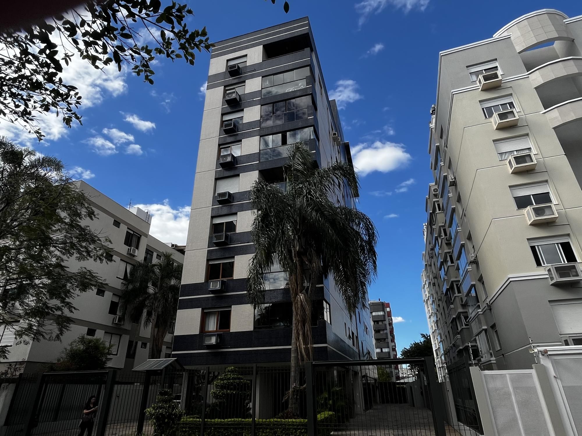 Cobertura com 3 suítes, gabinete, dependencia de empregada e 2 vagas Santana POA — foto 1