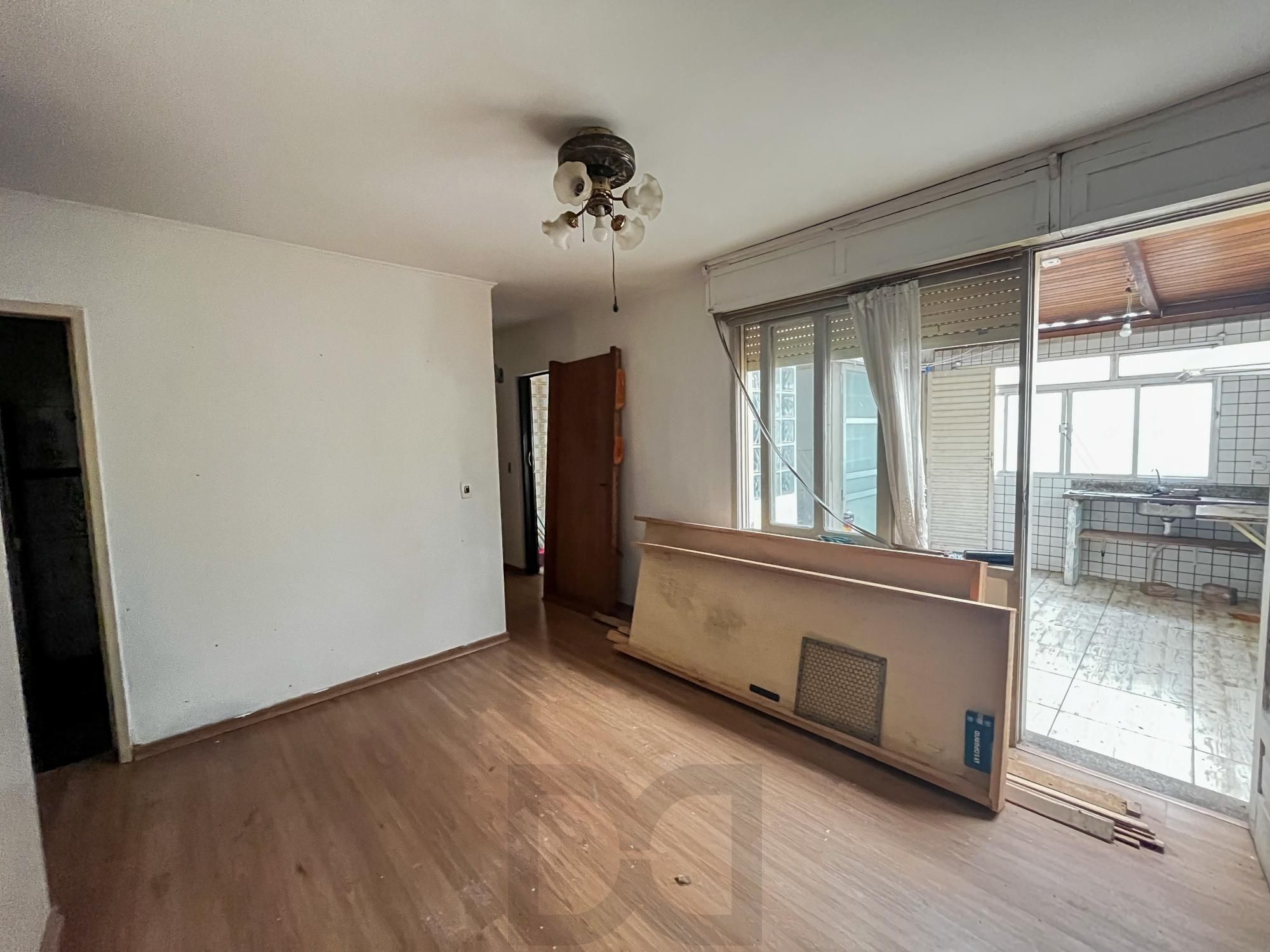 Apartamento 2 dormitórios, terraço,  bairro Santana. — foto 4