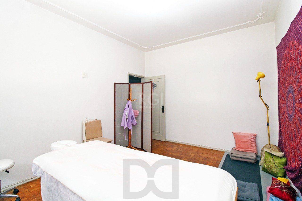 Casa para Venda - 464.5m², 3 dormitórios, sendo 1 suites, 3 vagas - Petrópolis — foto 41