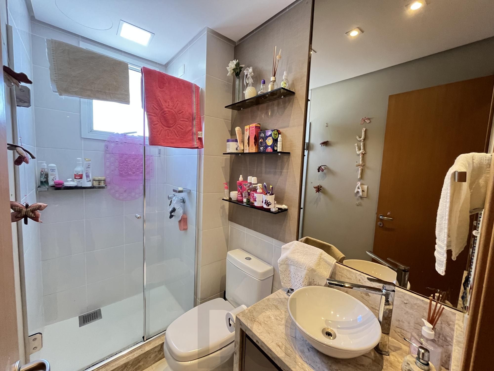Apartamento de 2 quartos, suite e 2 vagas de garagem no bairro Santana em POA — foto 13