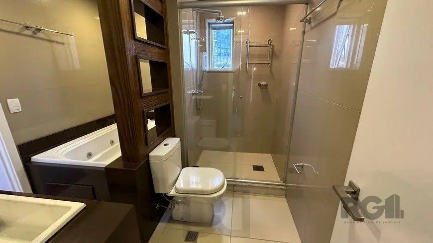 Apartamento 2 dormitórios, sendo 1 suíte, 77 m² de área privativa e 2 vaga(s) de garagem. Localizado na Rua Mario Antunes da Cunha, no bairro Petrópolis em Porto Alegre. — foto 26