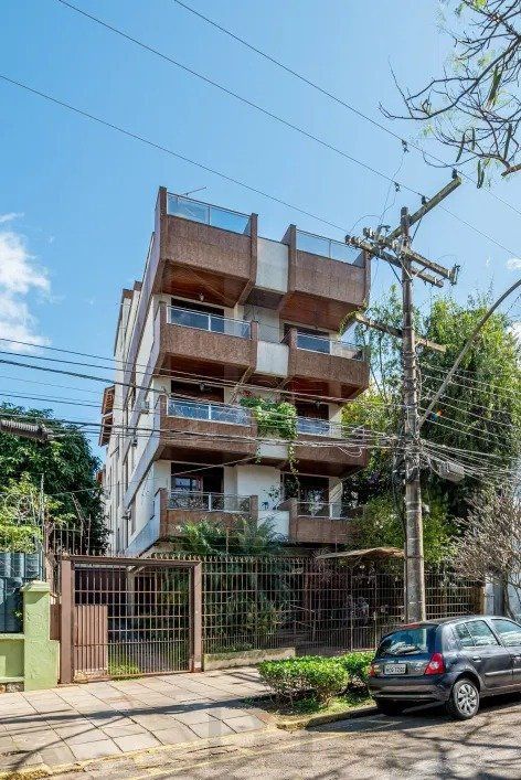Cobertura desocupada, espaçosa e bem iluminada nos bairros Bom Fim/Rio Branco, com 3 dormitórios, sendo 2 suítes, e 2 vagas cobertas que acomodam até 4 veículos. — foto 23
