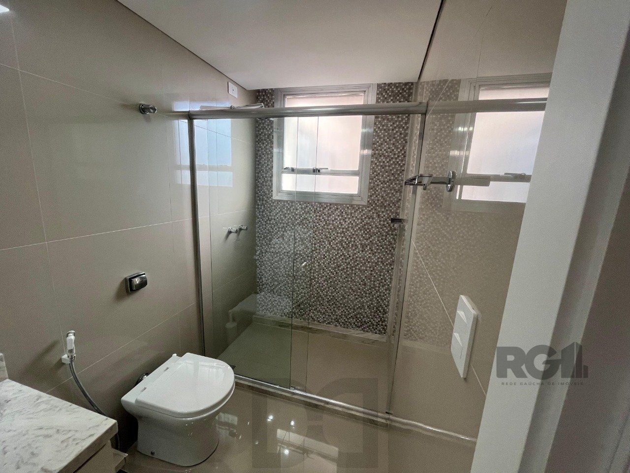 Apartamento de três quartos, suíte e uma vaga de garagem no bairro Independência em Porto Alegre. — foto 15