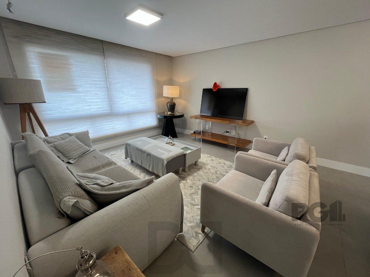 Apartamento de três quartos, suíte e uma vaga de garagem no bairro Independência em Porto Alegre. — foto 3