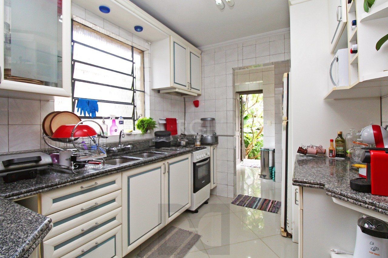 Casa para Venda - 464.5m², 3 dormitórios, sendo 1 suites, 3 vagas - Petrópolis — foto 13