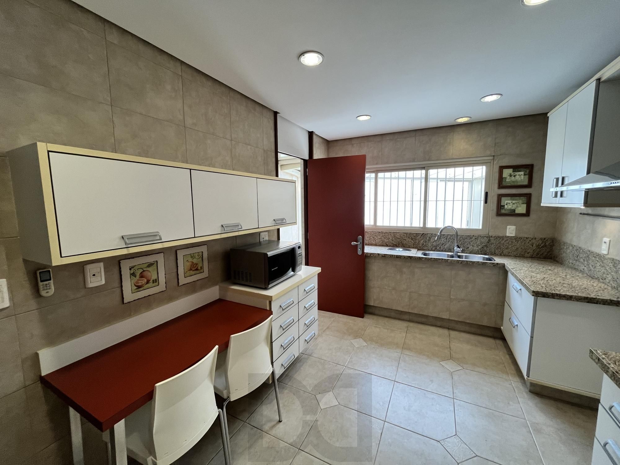 Casa para Venda - 160m², 3 dormitórios, sendo 1 suites, Jardim Botânico — foto 13