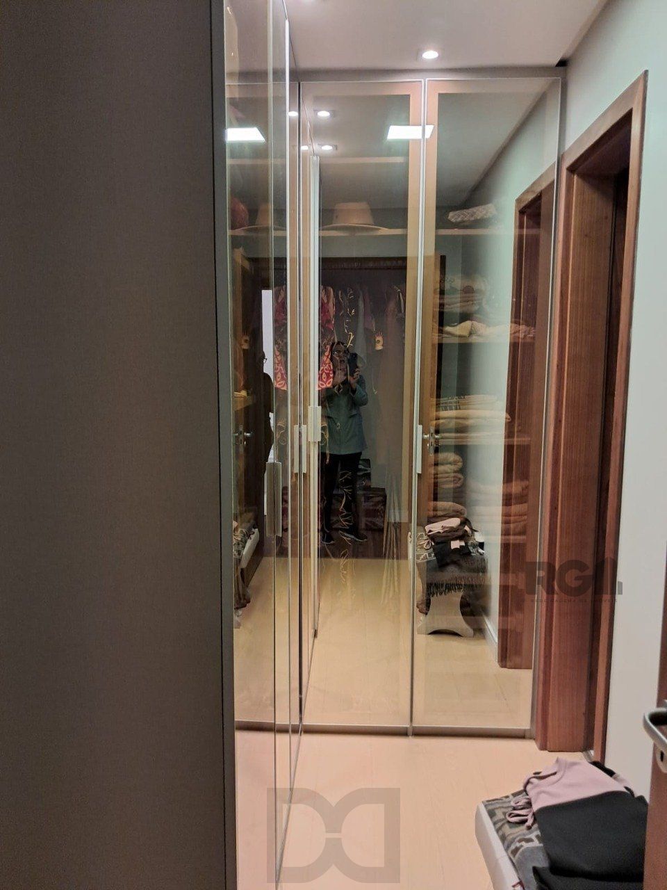 Apartamento de dois quartos, suíte e uma vaga de garagem no bairro Santana em Porto Alegre. — foto 15