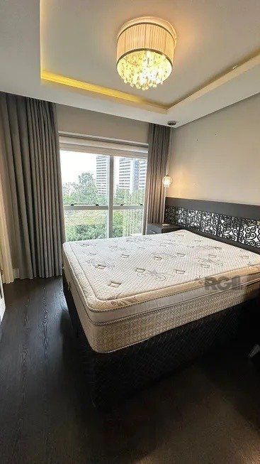 Apartamento 2 dormitórios, sendo 1 suíte, 77 m² de área privativa e 2 vaga(s) de garagem. Localizado na Rua Mario Antunes da Cunha, no bairro Petrópolis em Porto Alegre. — foto 22