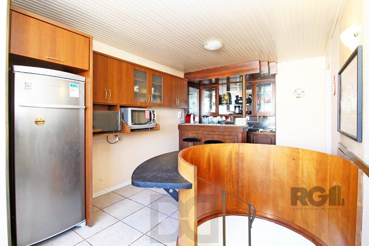Cobertura duplex de 2 dormitórios garagem e semi-mobiliado, bairro Cidade Baixa. — foto 8