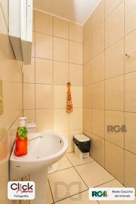 Casa 3 dormitórios, 123,8 m² de área privativa e 2 vaga(s) de garagem. Localizado na Rua/Av. Andaraí, no bairro Passo D Areia em Porto Alegre. — foto 17