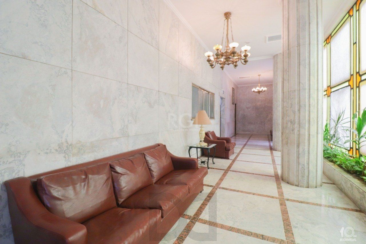 Apartamento á venda com 3 dormitórios com 1 suíte com sacada + 2 sacadas na sala e living, 233,85M² e 1 vaga de garagem escriturada e coberta, no Bairro Independência em Porto Alegre. — foto 40
