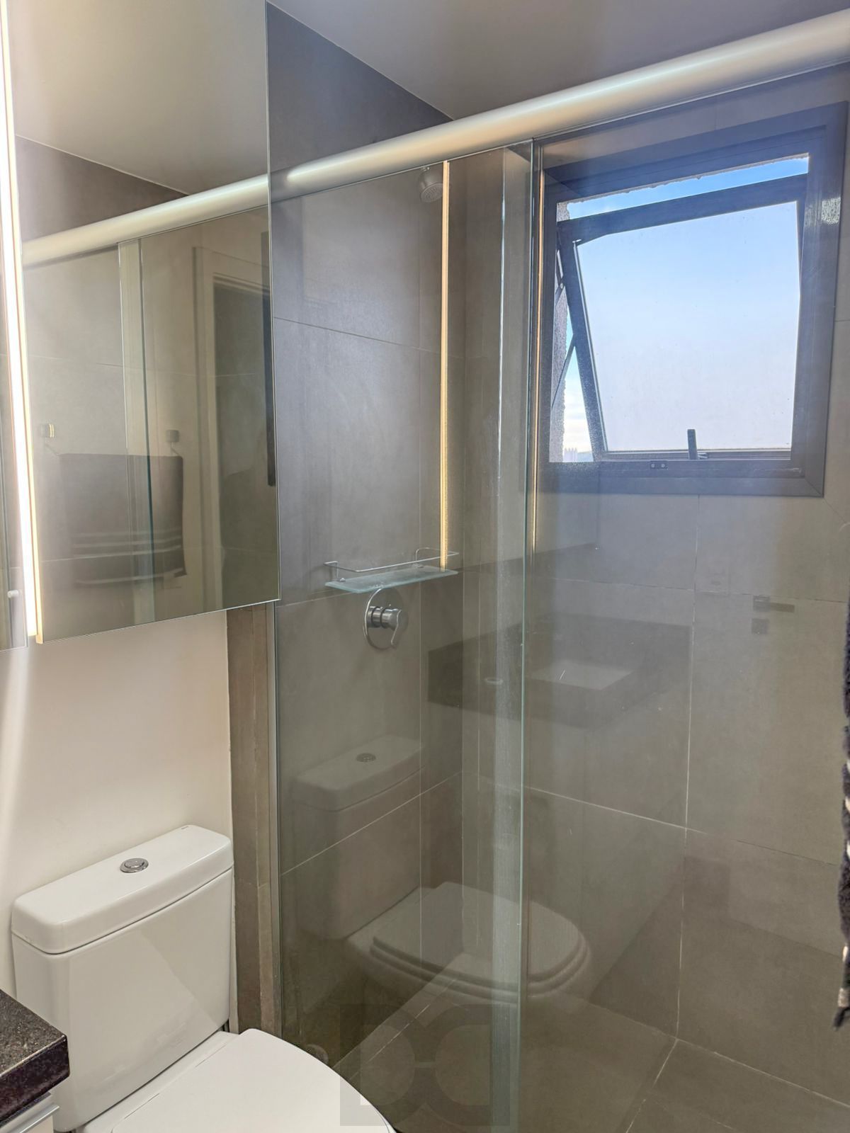 Apartamento de 2 quartos, suíte e 1 vaga de garagem no bairro Santana em POA — foto 7