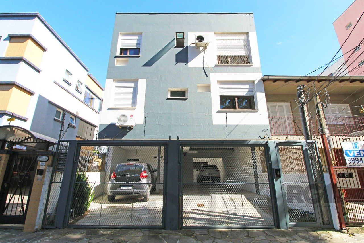 Apartamento de 2 dormitórios e 1 vaga de garagem no bairro Santana em PoA — foto 1