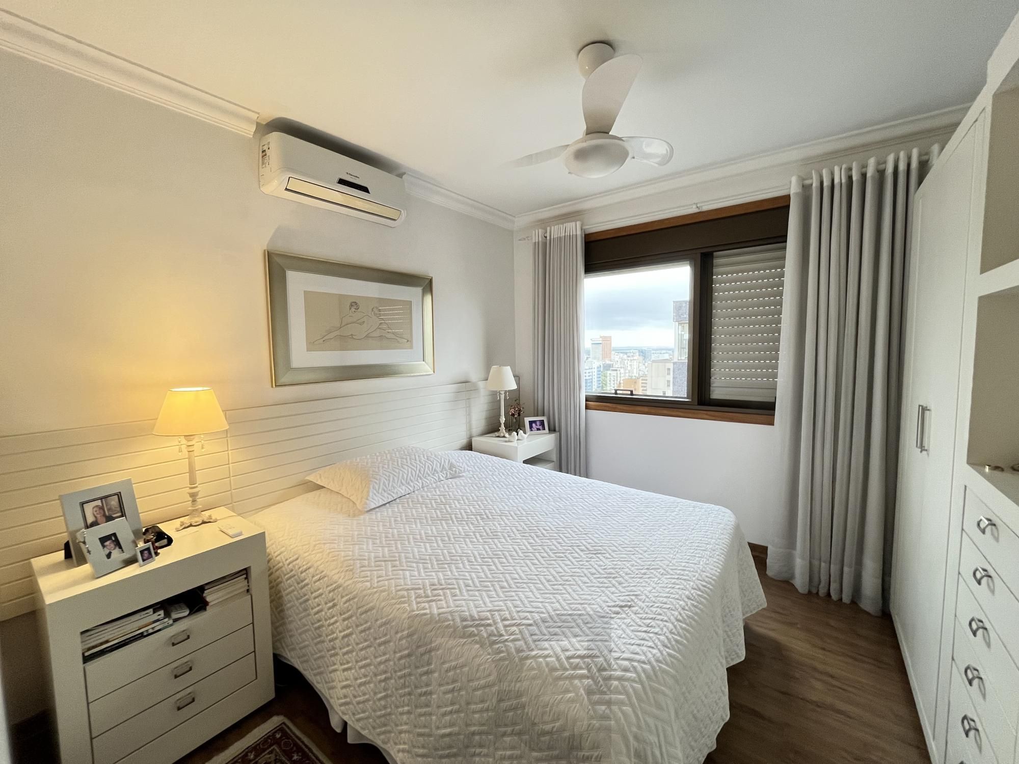 Apartamento de 3 quartos, suíte e 4 vagas de garagem no bairro Rio Branco em POA — foto 24