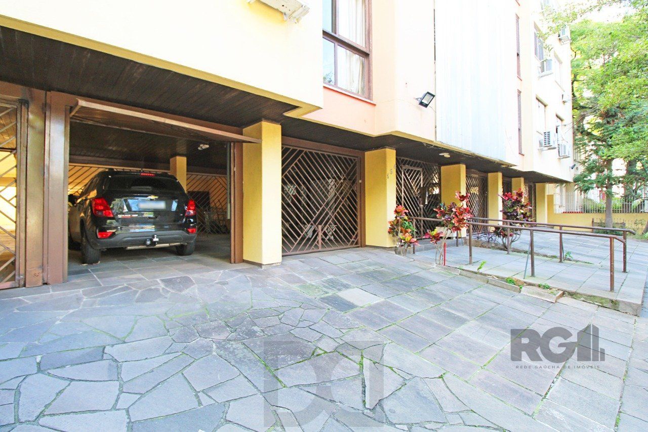 Cobertura duplex de 2 dormitórios garagem e semi-mobiliado, bairro Cidade Baixa. — foto 26