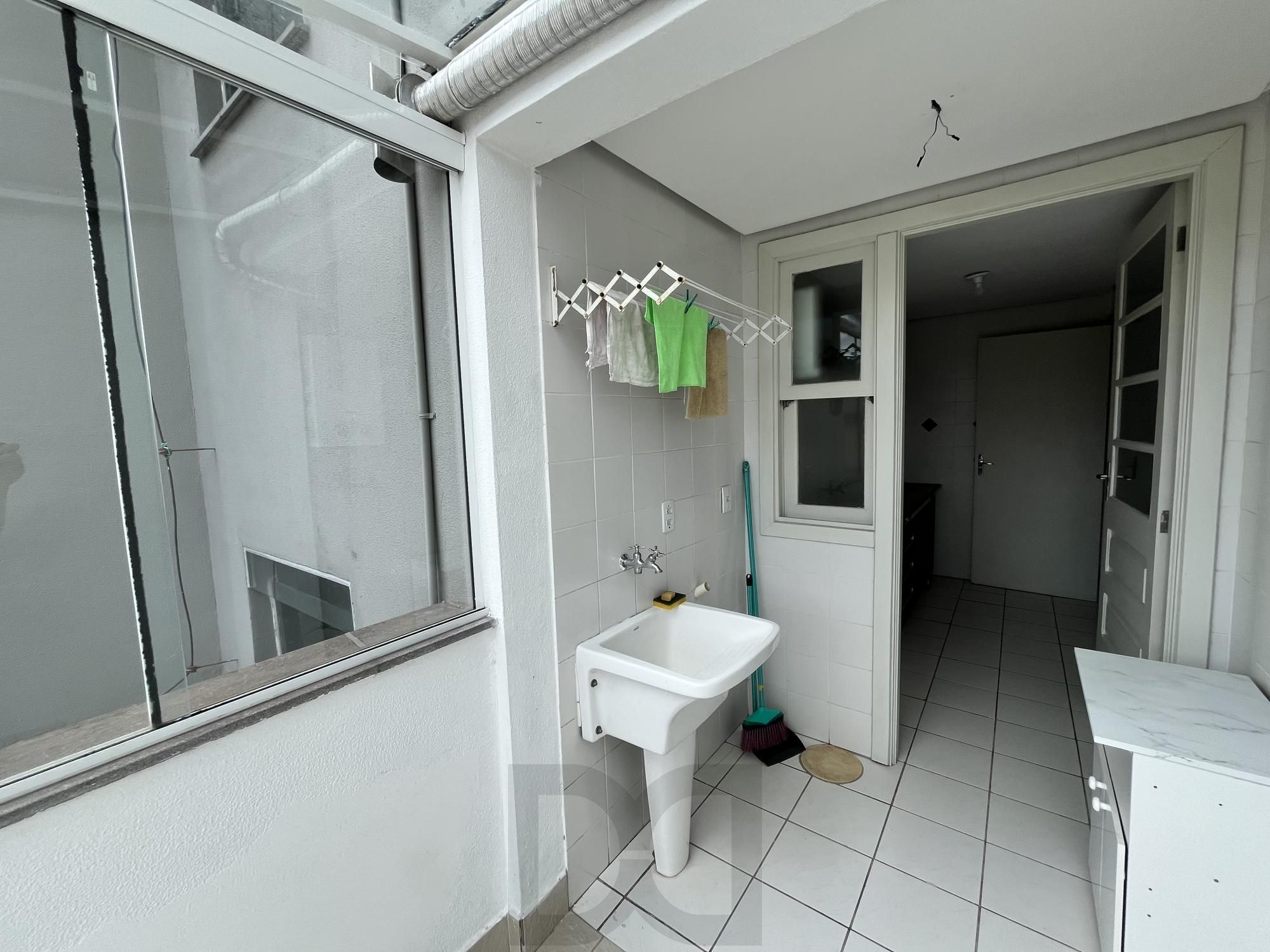 Apartamento de 1 quarto com sacada e 1 vaga de garagem no bairro Farroupilha — foto 4