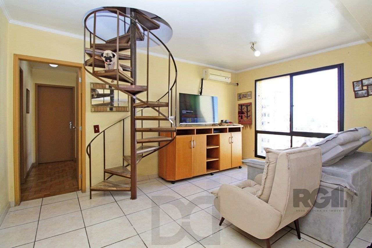 Cobertura duplex de 2 dormitórios garagem e semi-mobiliado, bairro Cidade Baixa. — foto 3