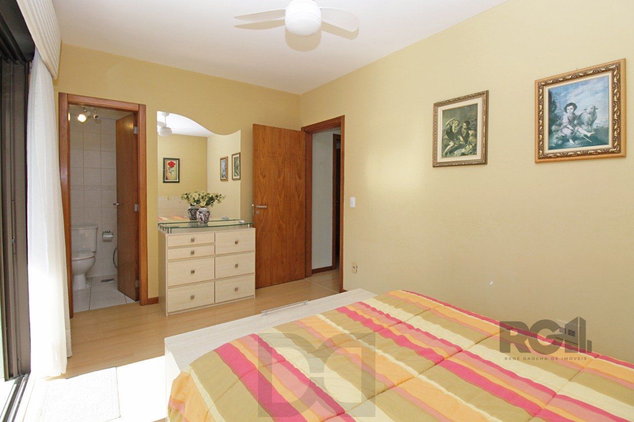 Apartamento de 3 dormitórios, suíte e 2 vagas de garagem no bairro Petrópolis em Porto Alegre — foto 9