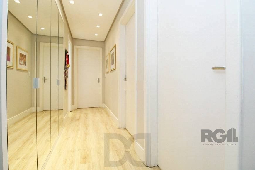 EXCELENTE OPORTUNIDADE! 120m2, 2 VAGAS, ANDAR ALTÍSSIMO COM VISTA PARA AEROPORTO! Apartamento 3 dormitórios (sendo 1 suíte) — foto 10