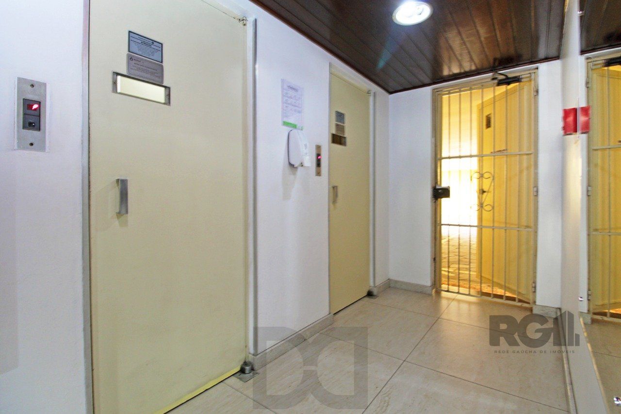 Cobertura duplex de 2 dormitórios garagem e semi-mobiliado, bairro Cidade Baixa. — foto 24