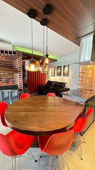 Apartamento 2 dormitórios, sendo 1 suíte, 77 m² de área privativa e 2 vaga(s) de garagem. Localizado na Rua Mario Antunes da Cunha, no bairro Petrópolis em Porto Alegre. — foto 2